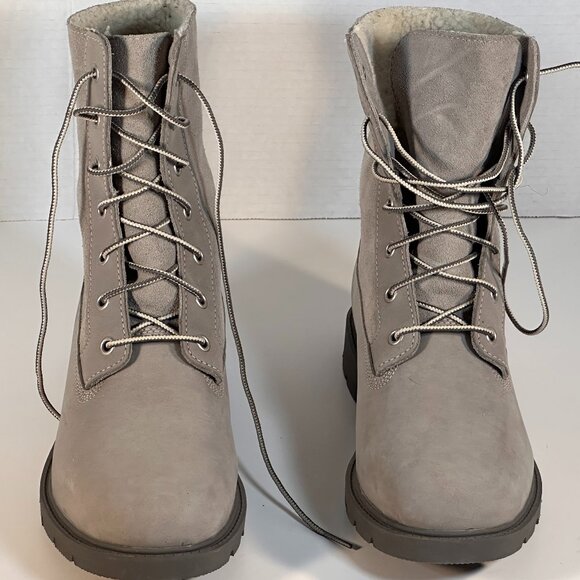 Women's size 9 Timberland boots - Picture 1 of 15